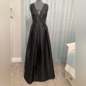 Nicole Miller long dress. Size 4. Skirt is pleated with side pockets.